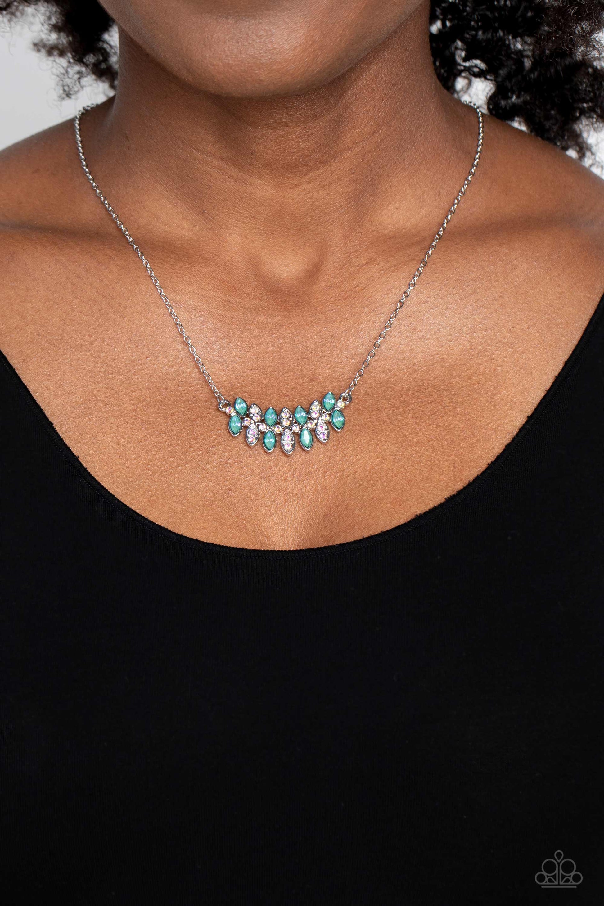 Lustrous Laurels - green - Paparazzi necklace