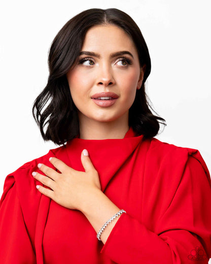 Marquise Masterpiece - white - Paparazzi bracelet