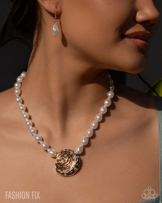 Memorable Mermaid - gold - Paparazzi necklace