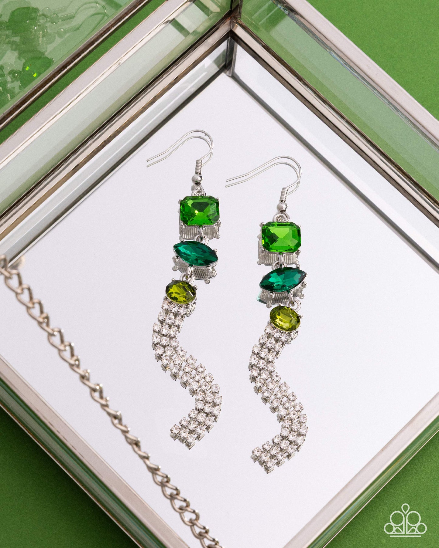 Mismatched Moment - green - Paparazzi earrings