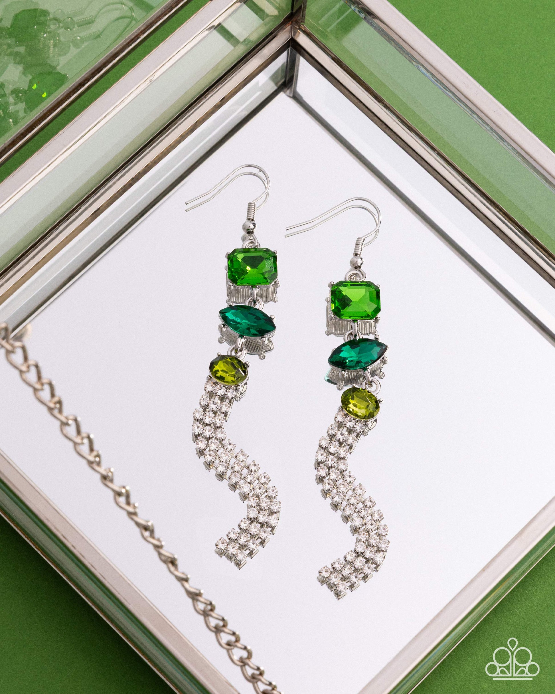 Mismatched Moment - green - Paparazzi earrings