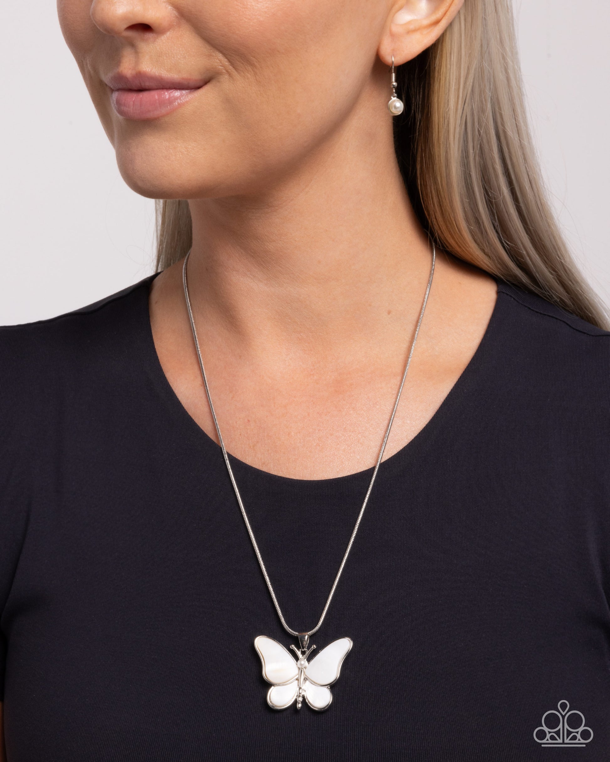Model Metamorphosis - white - Paparazzi necklace