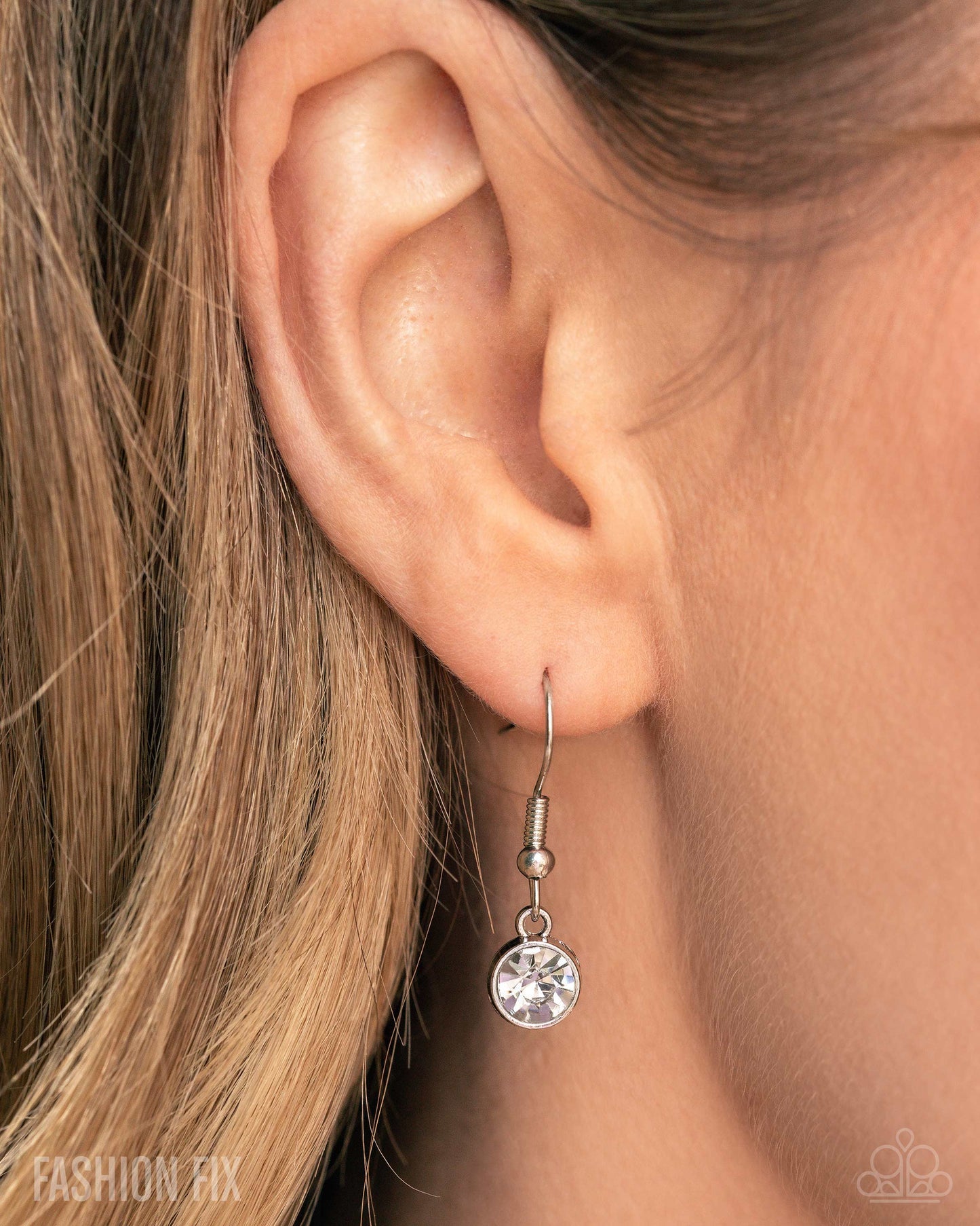 Notorious Nomad - white - Paparazzi necklace