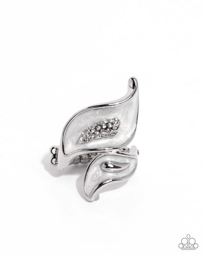 Ornate Overlap - white - Paparazzi ring