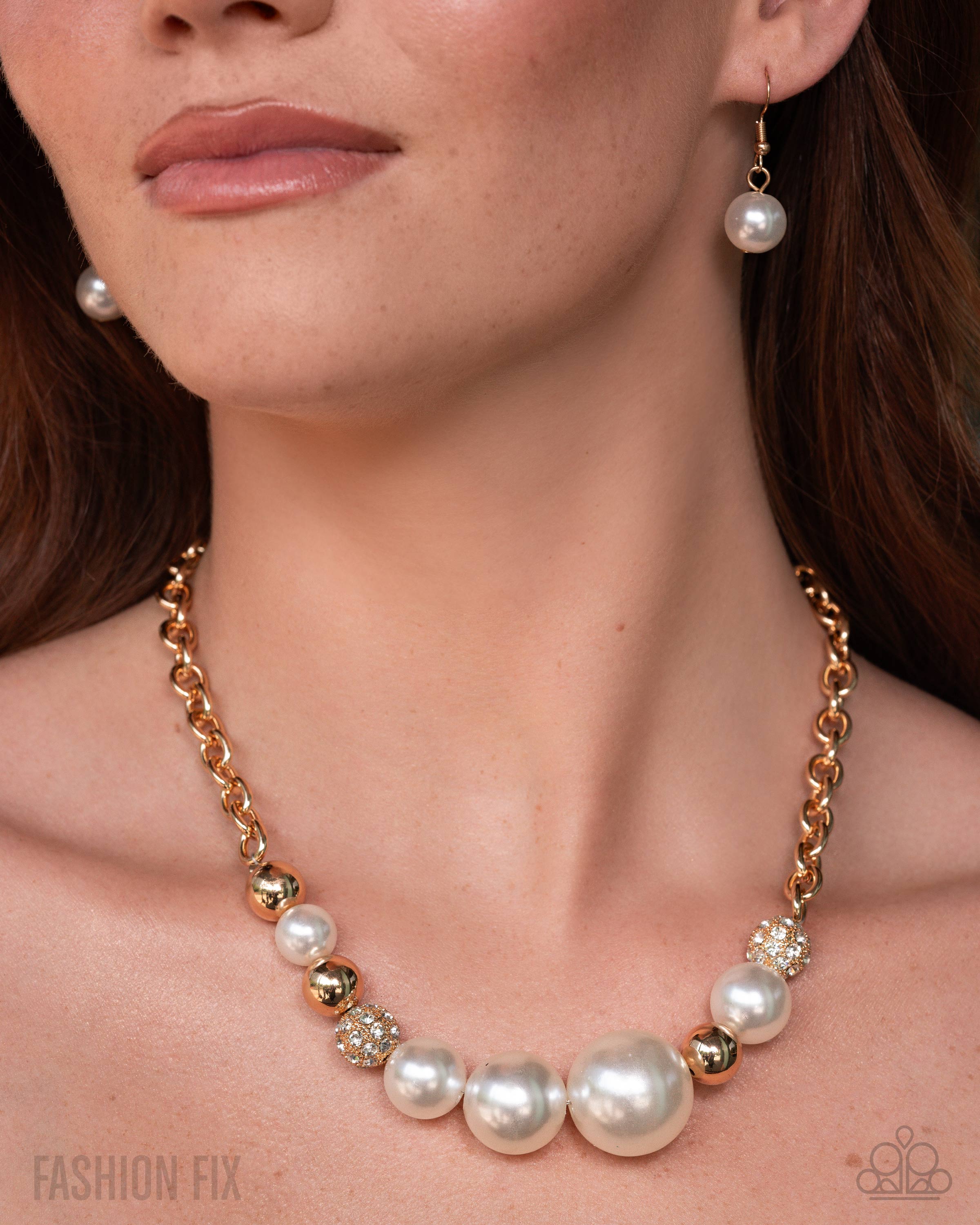Owning the Room - gold - Paparazzi necklace – JewelryBlingThing
