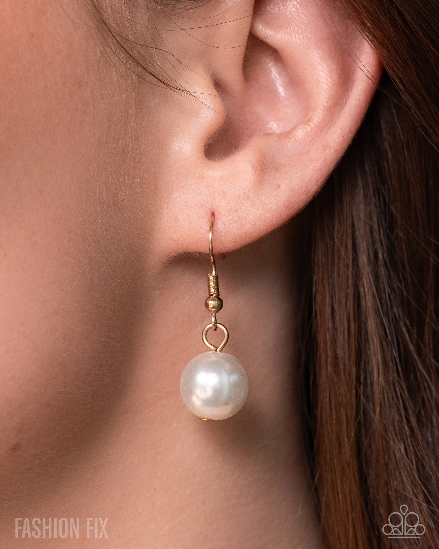 Owning the Room - gold - Paparazzi necklace