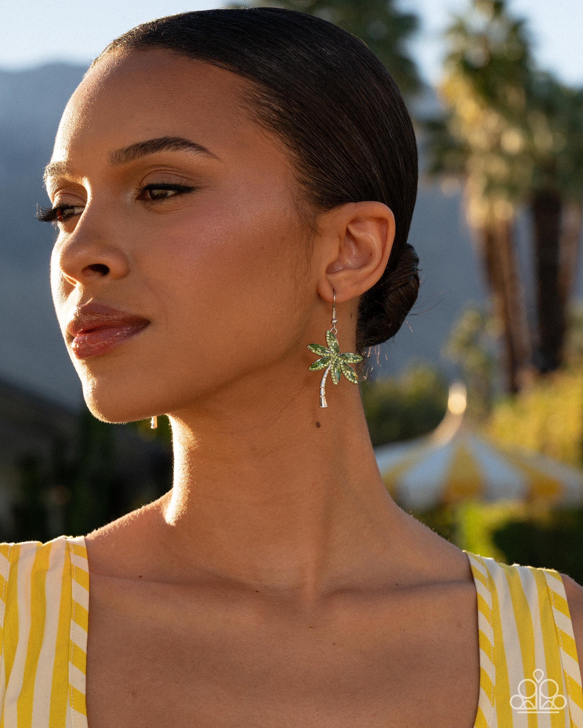 Palm Tree Party - green - Paparazzi earrings