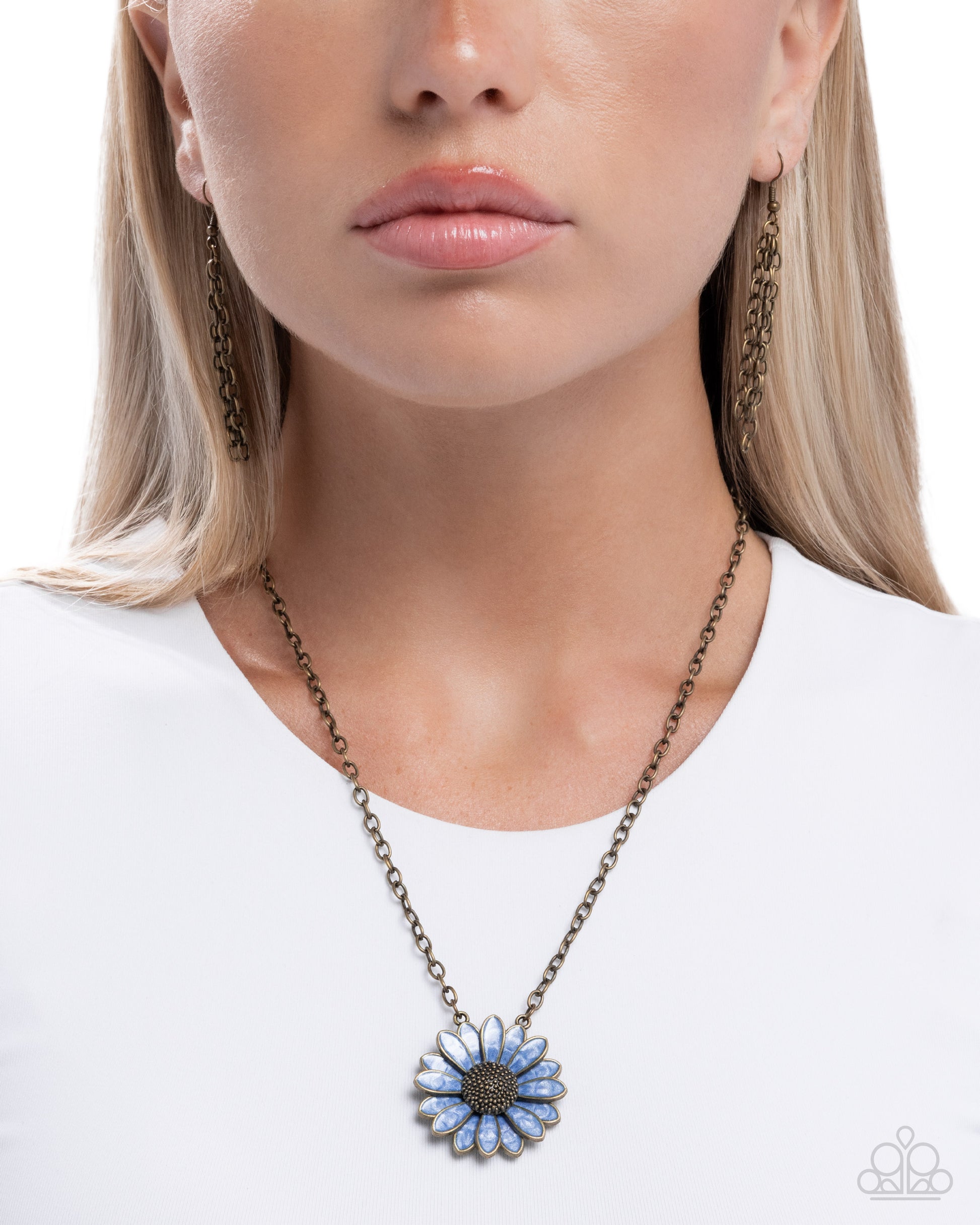 Parisian Posy - brass - Paparazzi necklace