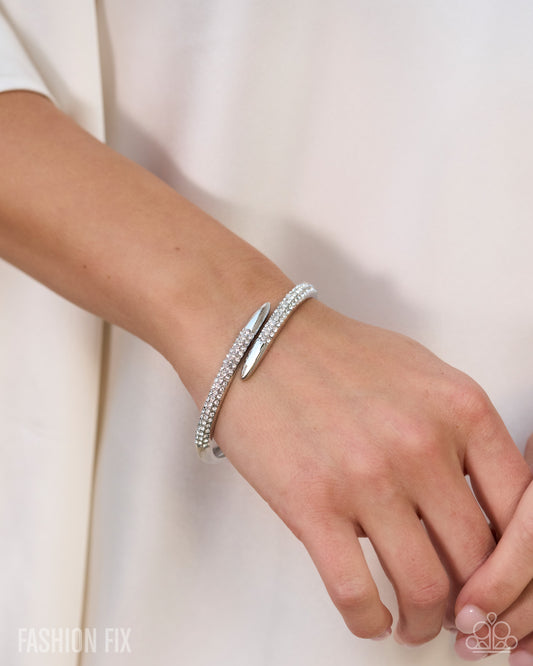 Party Outfit - white - Paparazzi bracelet