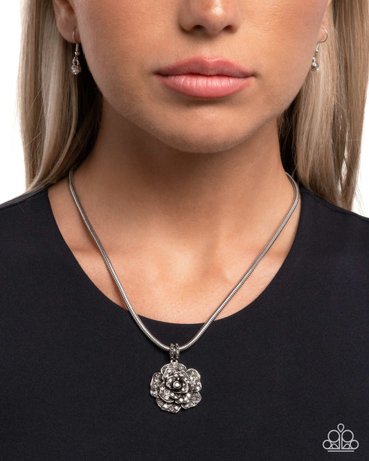 Passionate Petals - silver - Paparazzi necklace