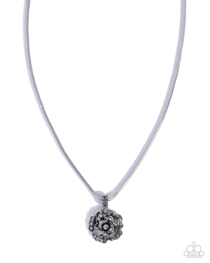 Passionate Petals - silver - Paparazzi necklace