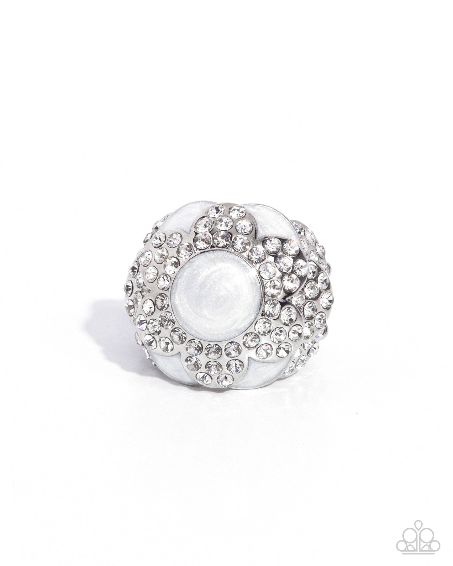 Pearly Podium - white - Paparazzi ring