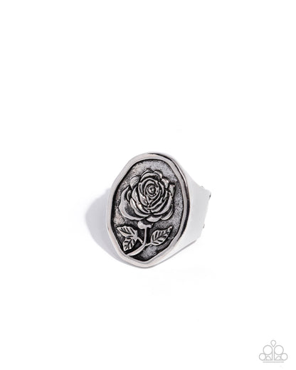 Pleasing Portrait - silver - Paparazzi ring