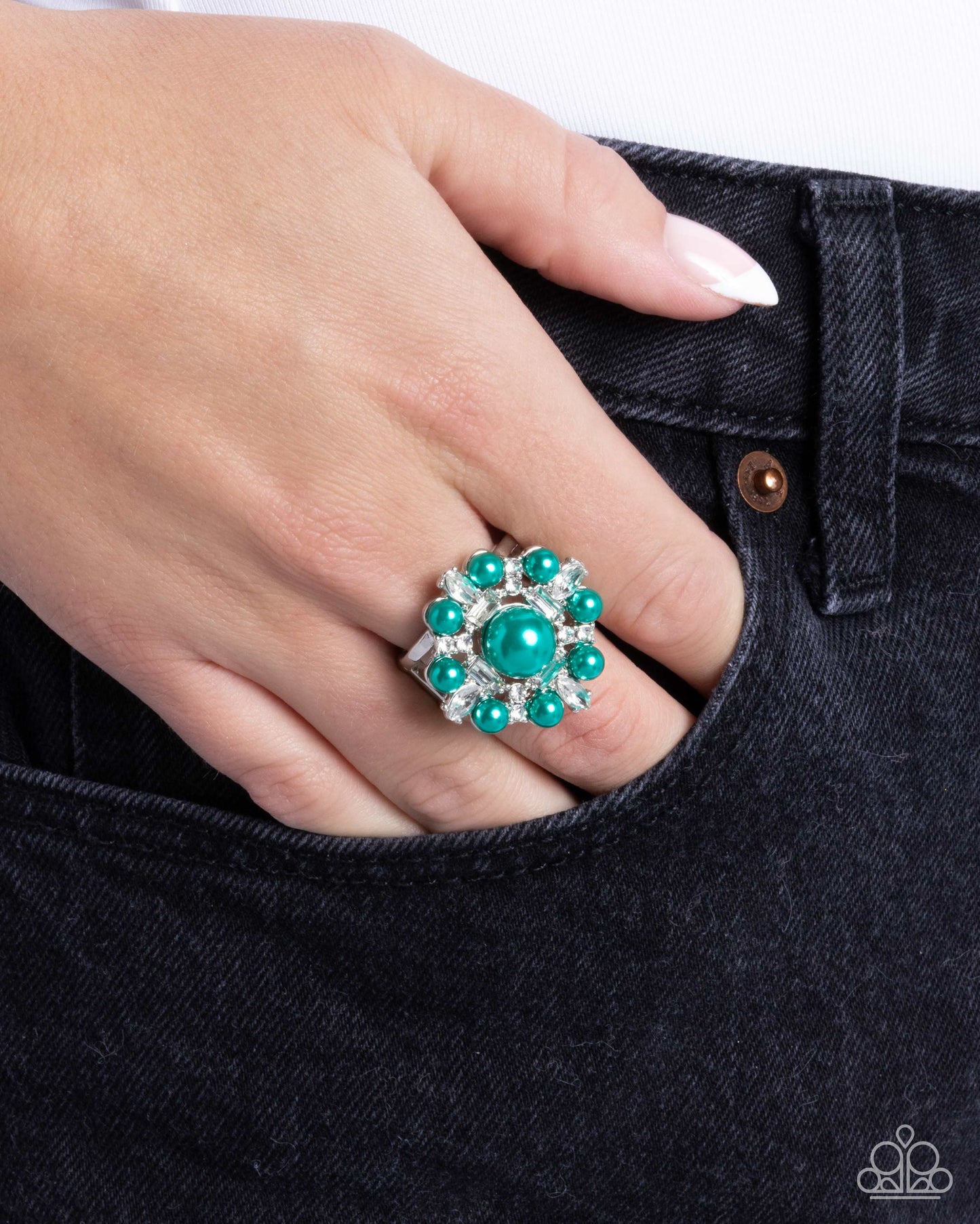 Pointed Park Avenue - green - Paparazzi ring