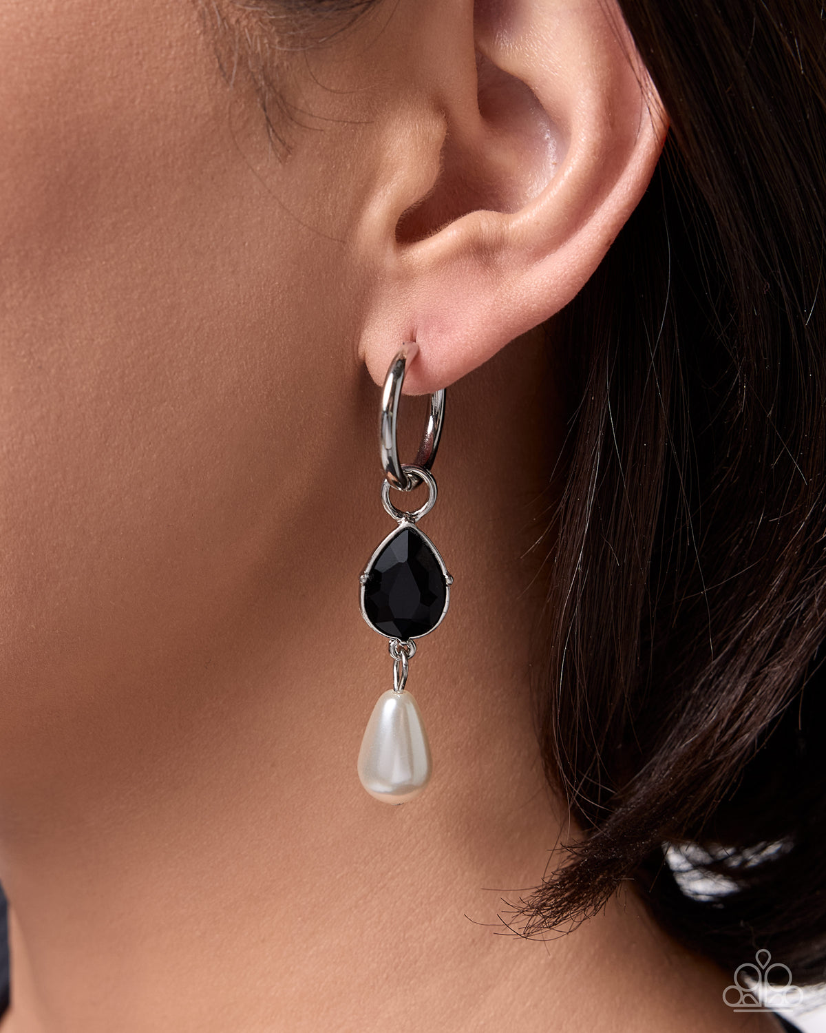 Poised Persuasion - black - Paparazzi earring charms