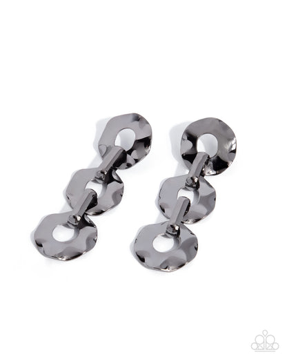 Poised Premiere - black - Paparazzi earrings