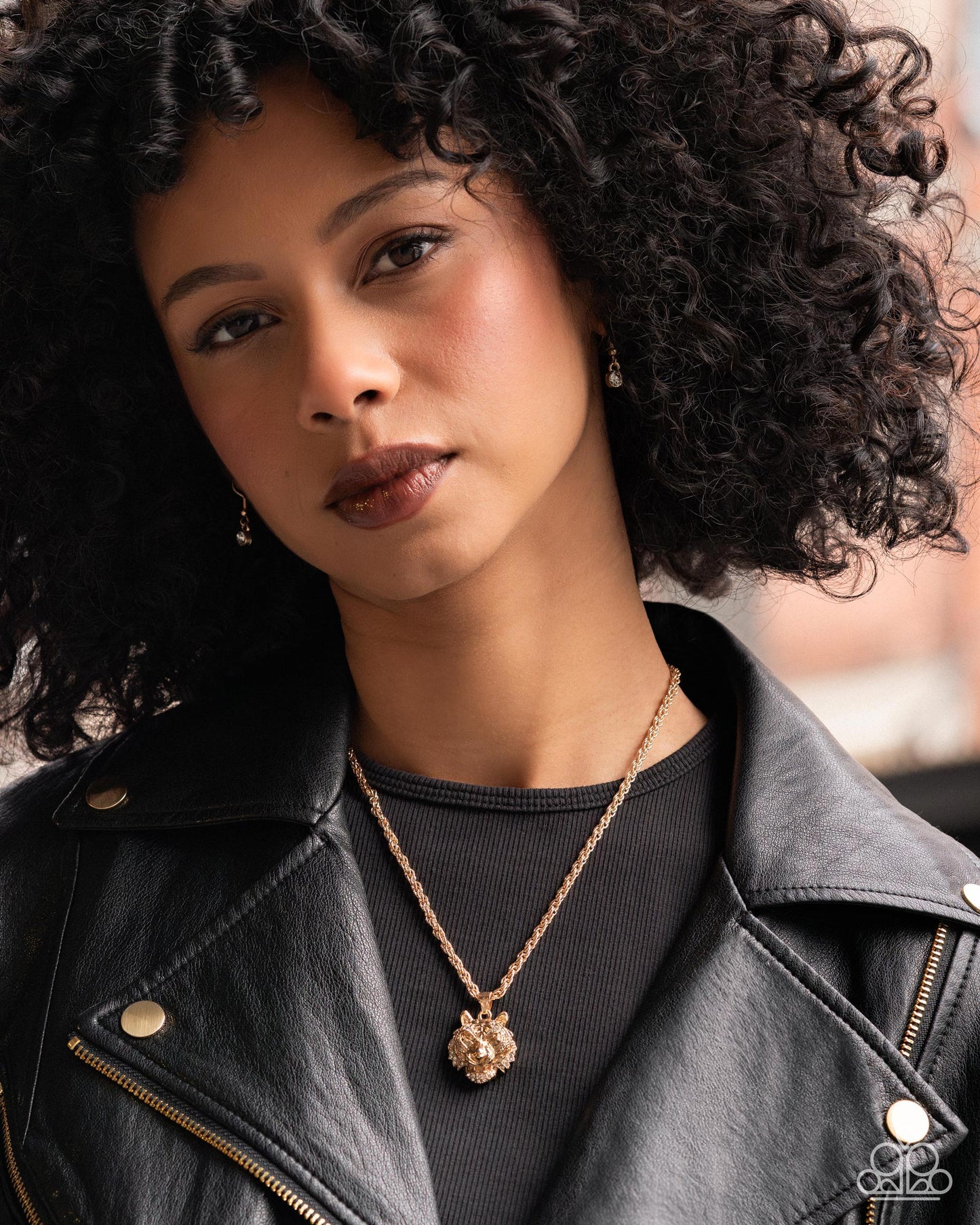 Polished Prowl - gold - Paparazzi necklace