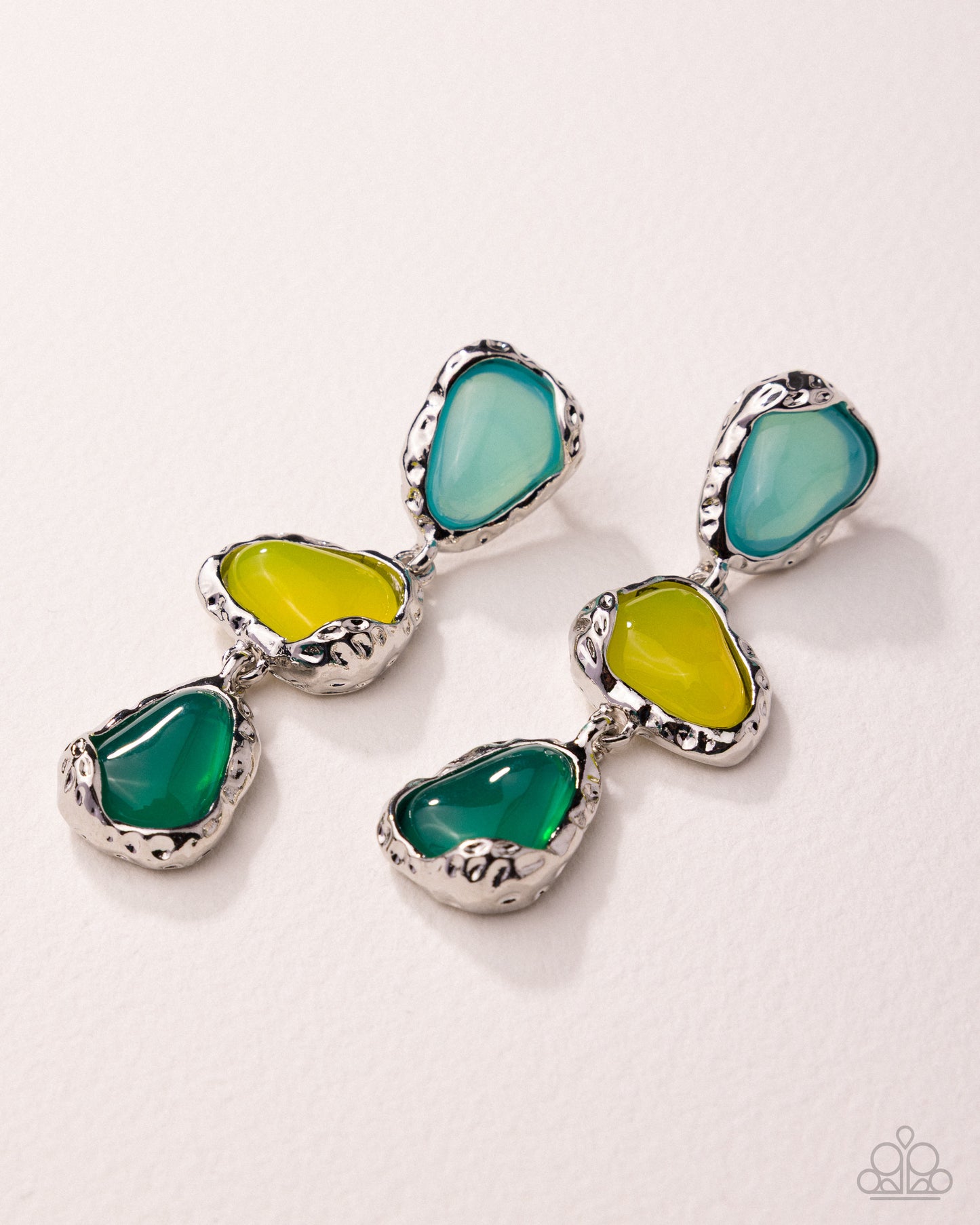 Portrait Palooza - green - Paparazzi earrings
