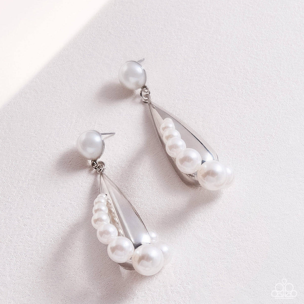 Potent Poise - white - Paparazzi earrings