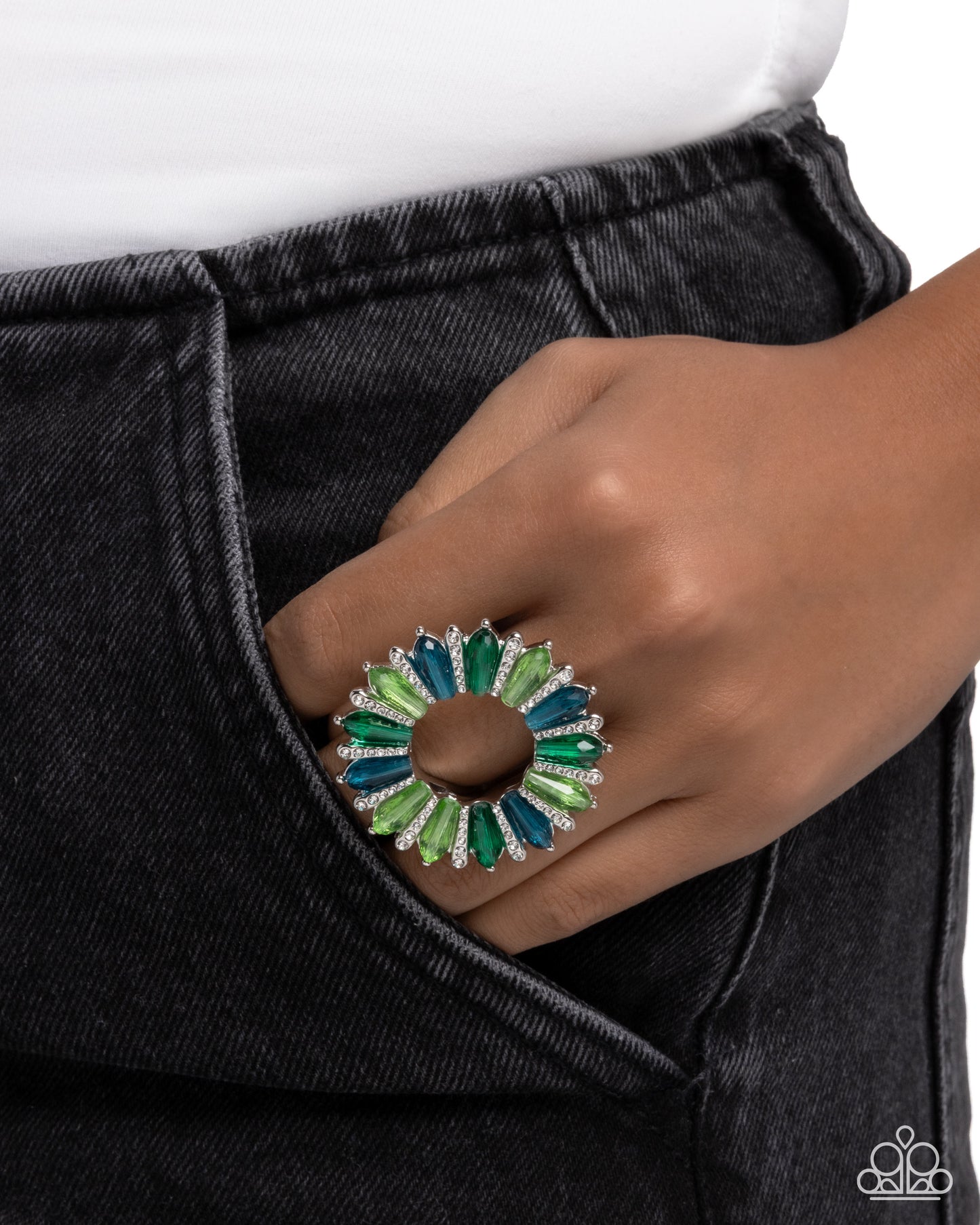 Powerhouse Pedestal - green - Paparazzi ring