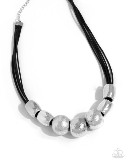 Powerhouse Push - black - Paparazzi necklace