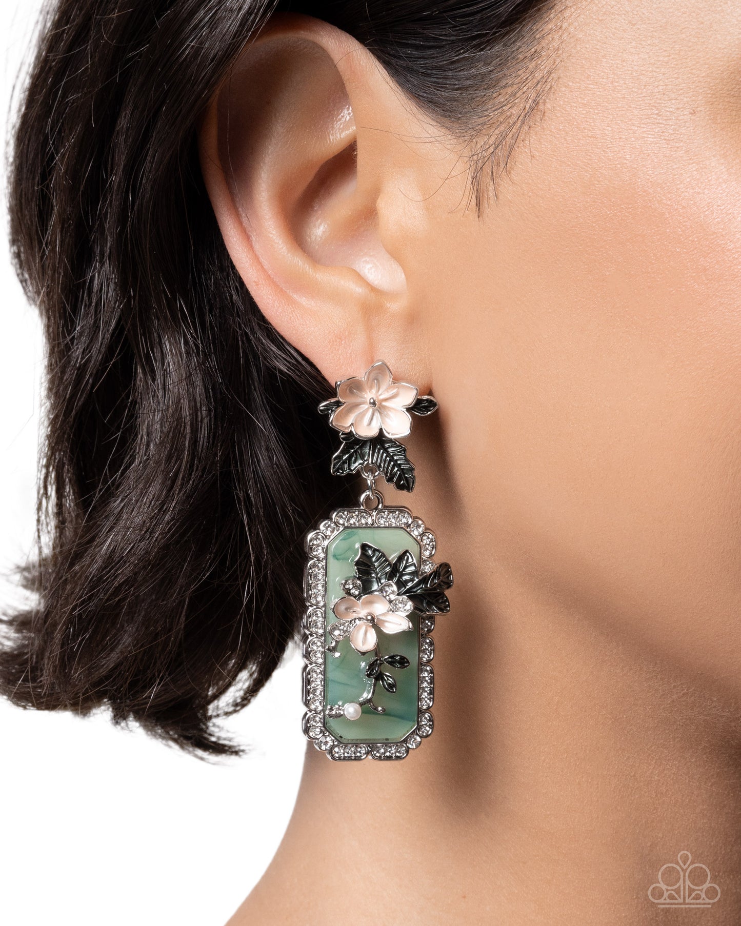 Pristine Portrait - green - Paparazzi earrings