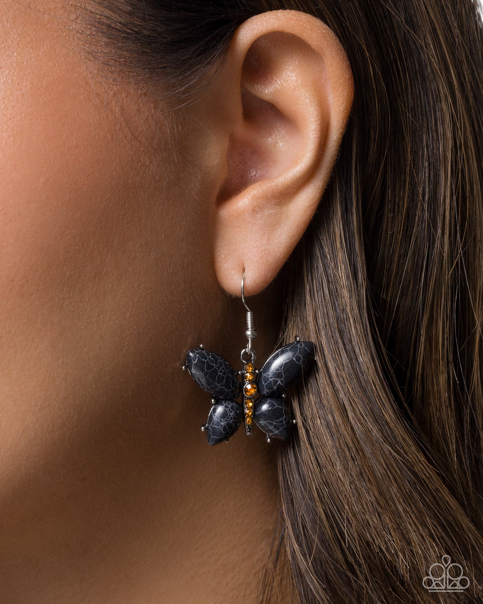 Purely Poised - black - Paparazzi earrings