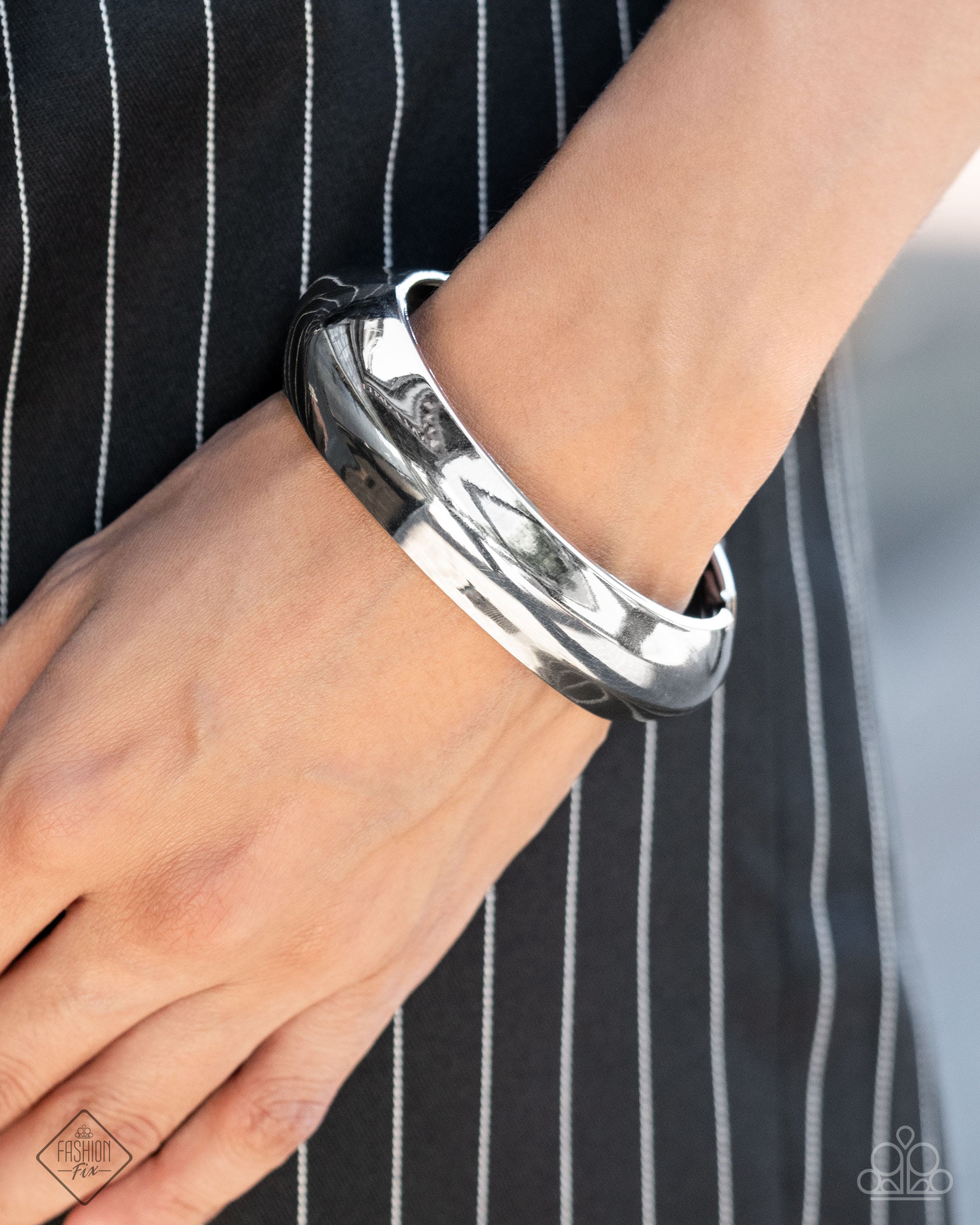 Rainy Refulgence - silver - Paparazzi bracelet