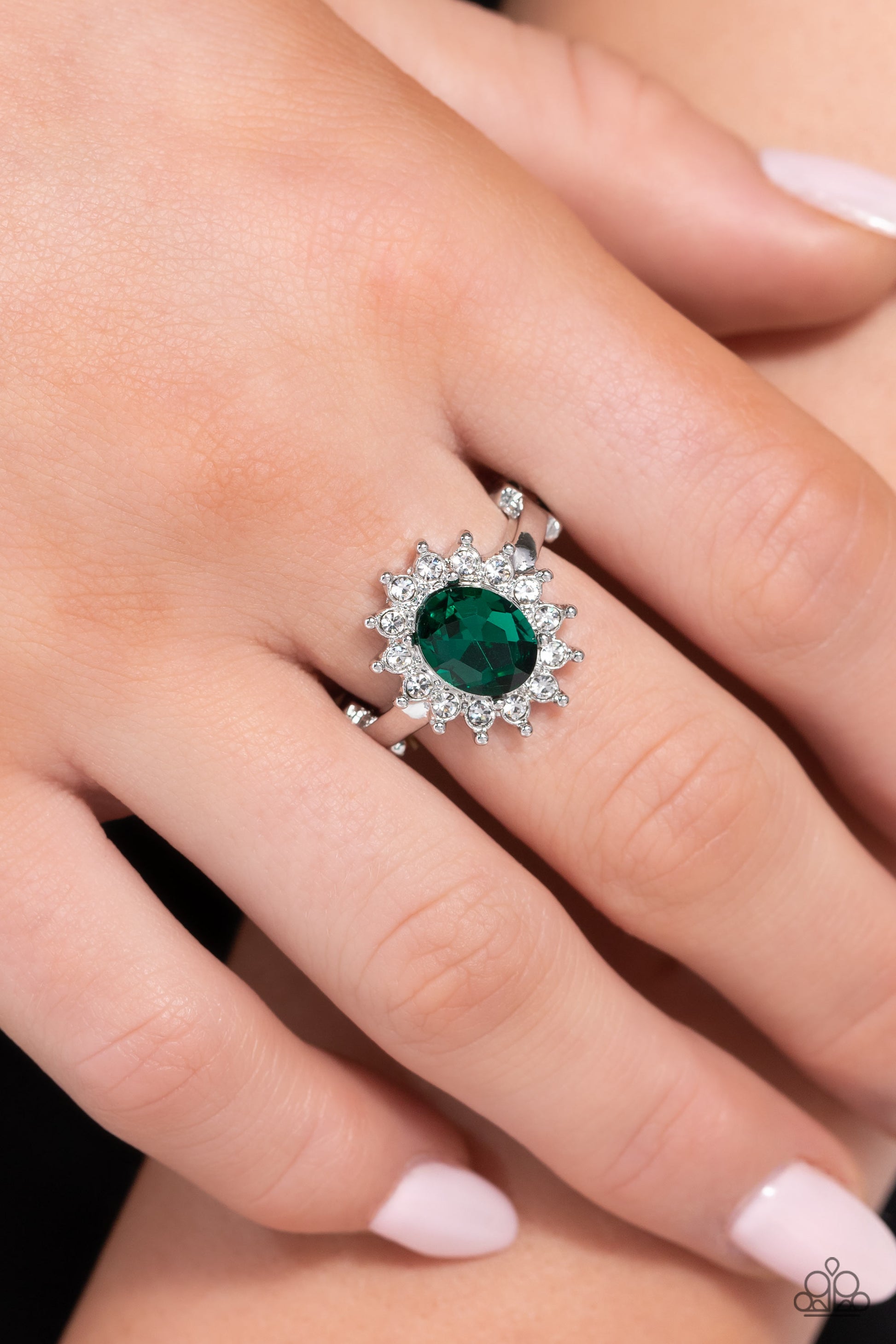 Red Carpet Reveal - green - Paparazzi ring