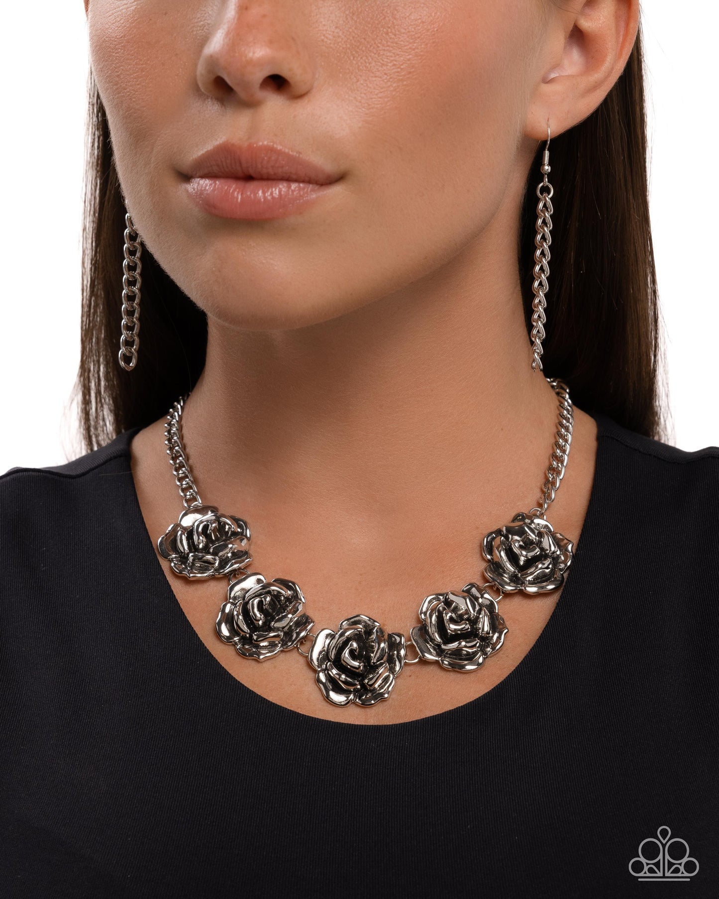 Refreshing Roses - silver - Paparazzi necklace