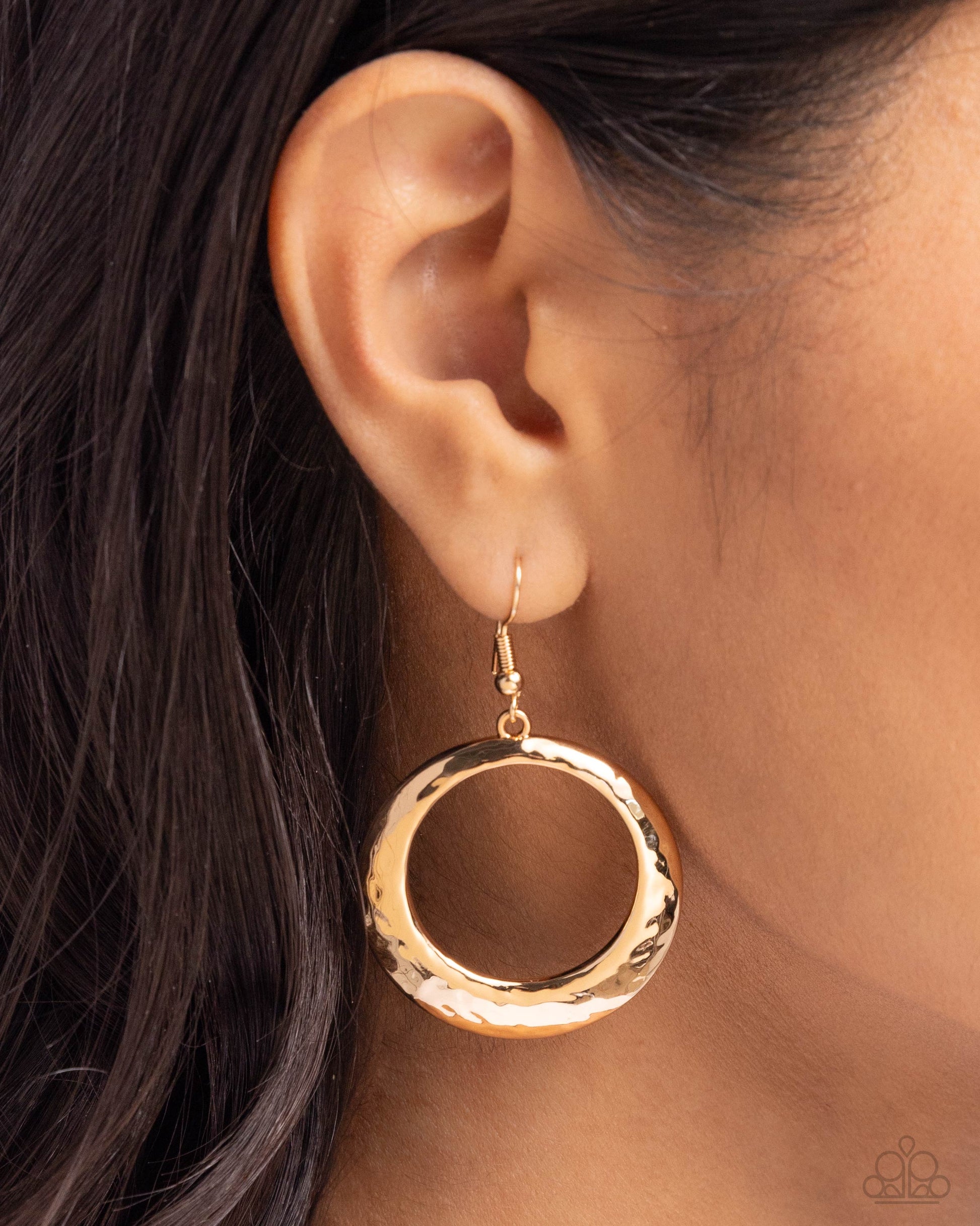 Retro Radius - gold - Paparazzi earrings