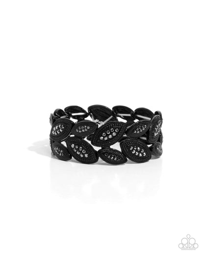Riding the Clutch - black - Paparazzi bracelet
