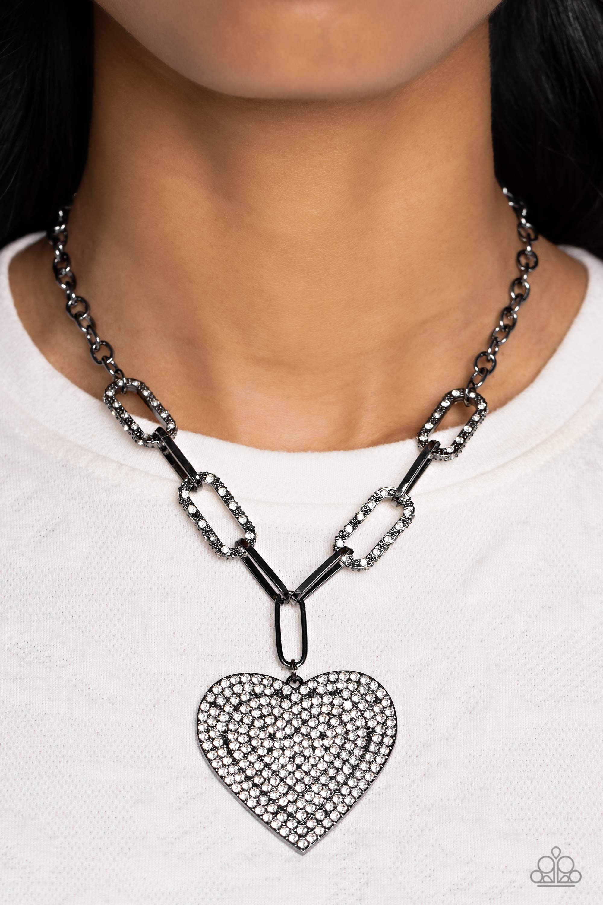 Roadside Romance - black (gunmetal) - Paparazzi necklace