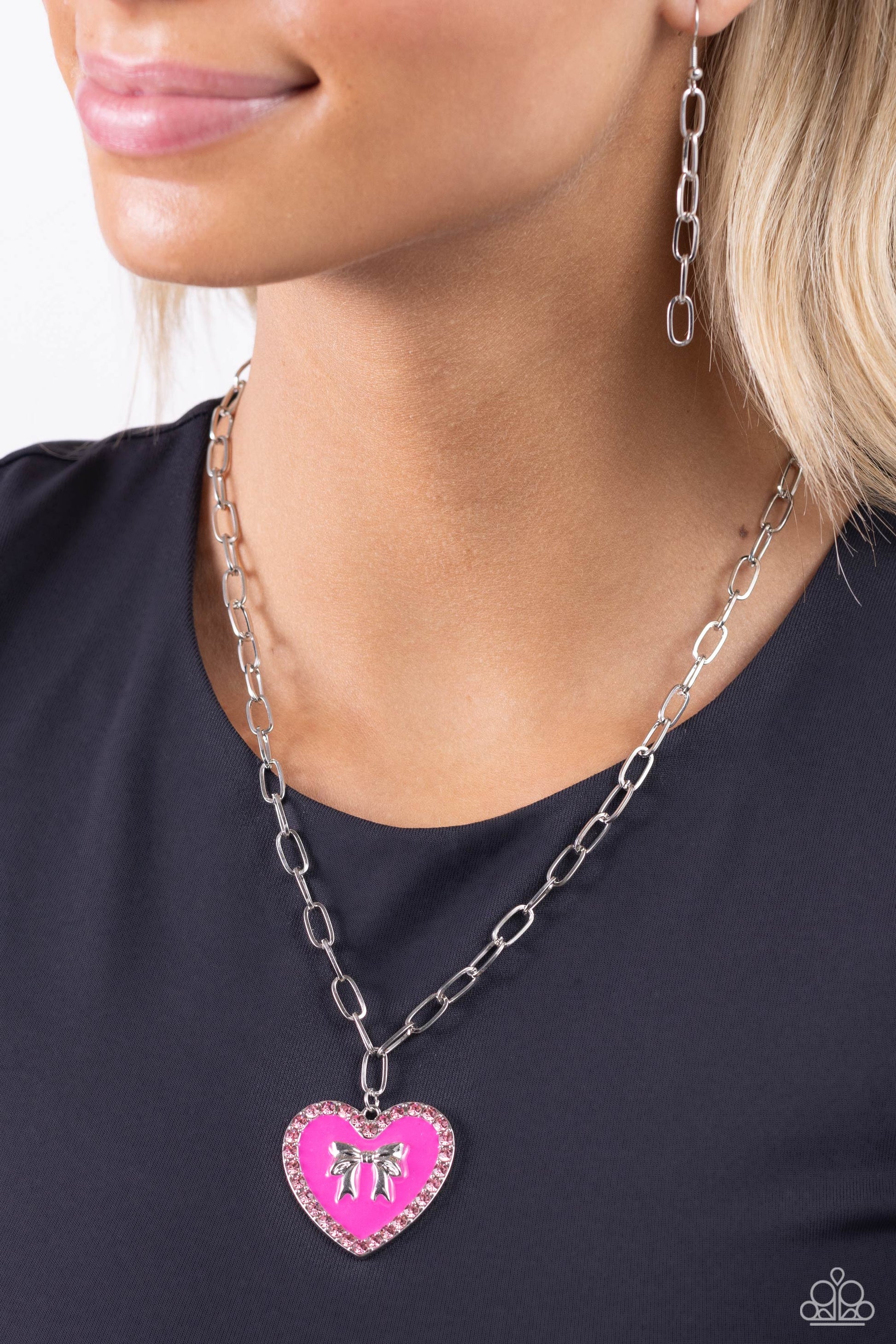 Romantic Gesture - pink - Paparazzi necklace