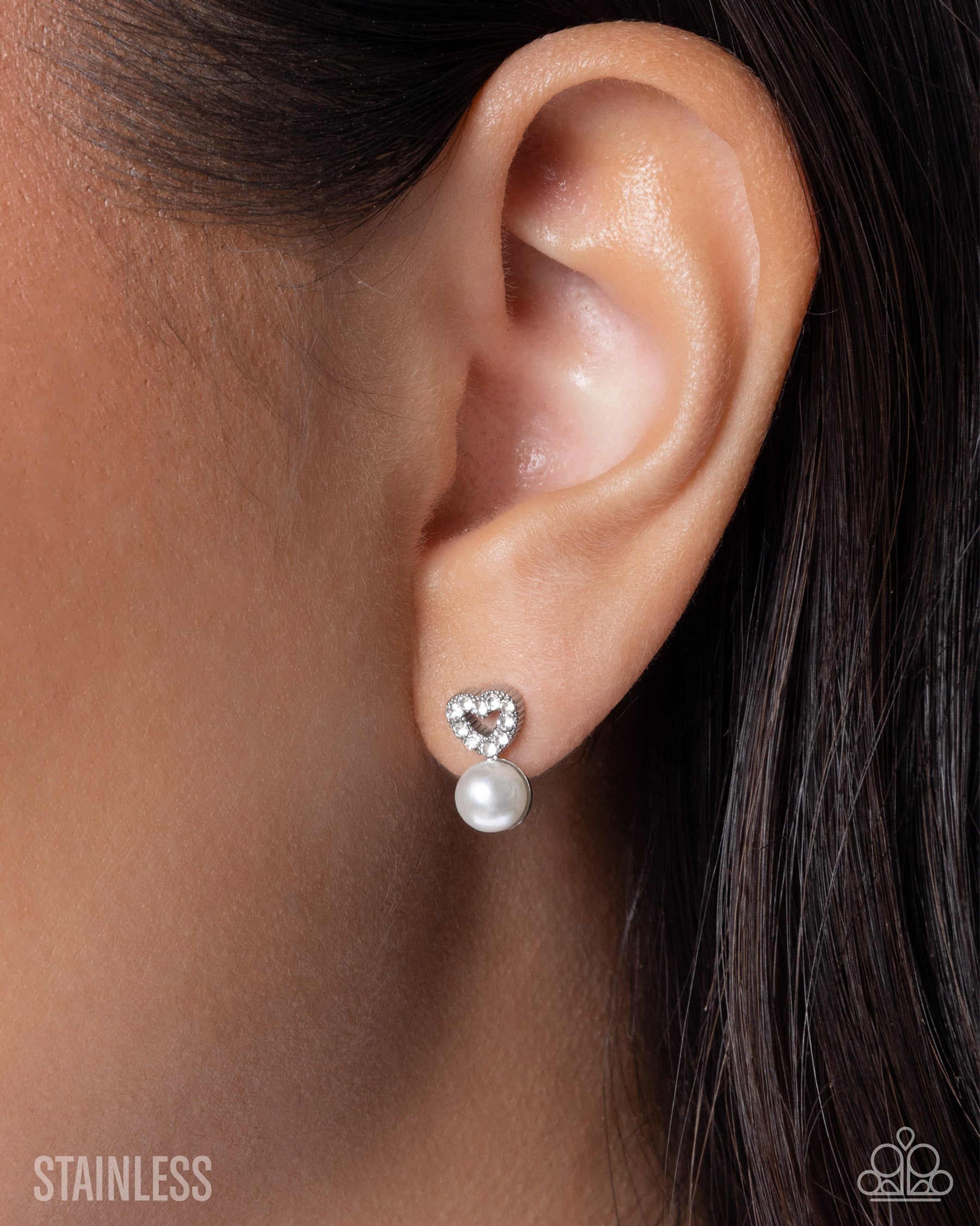 Romantic Interlude - white - Paparazzi earrings