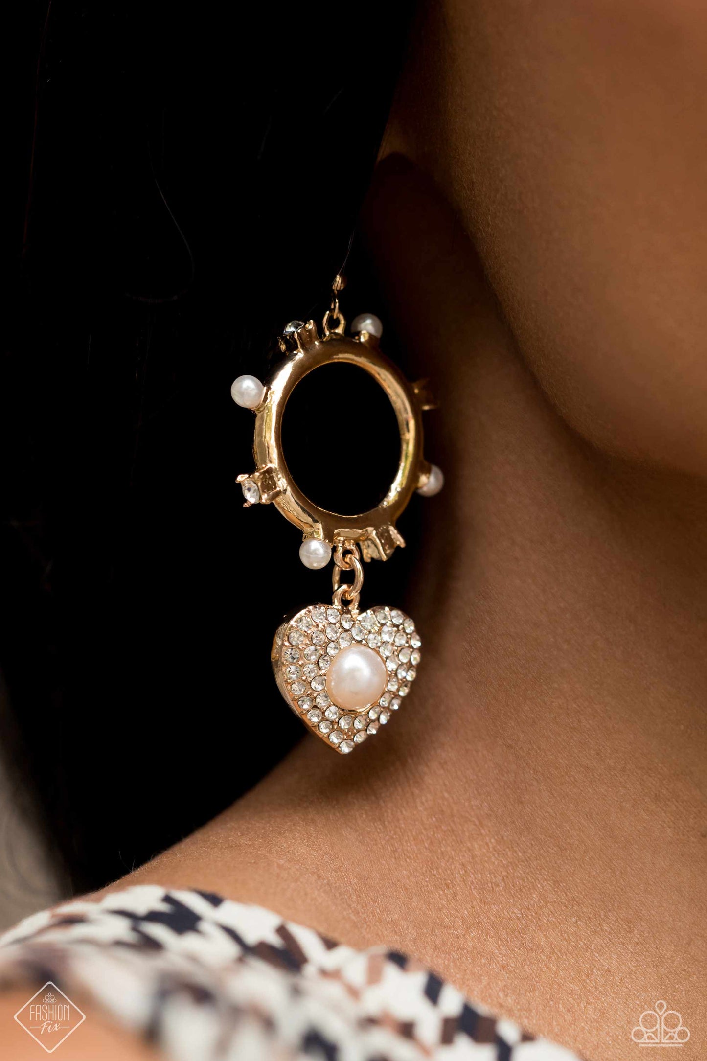 Romantic Relic - gold - Paparazzi earrings