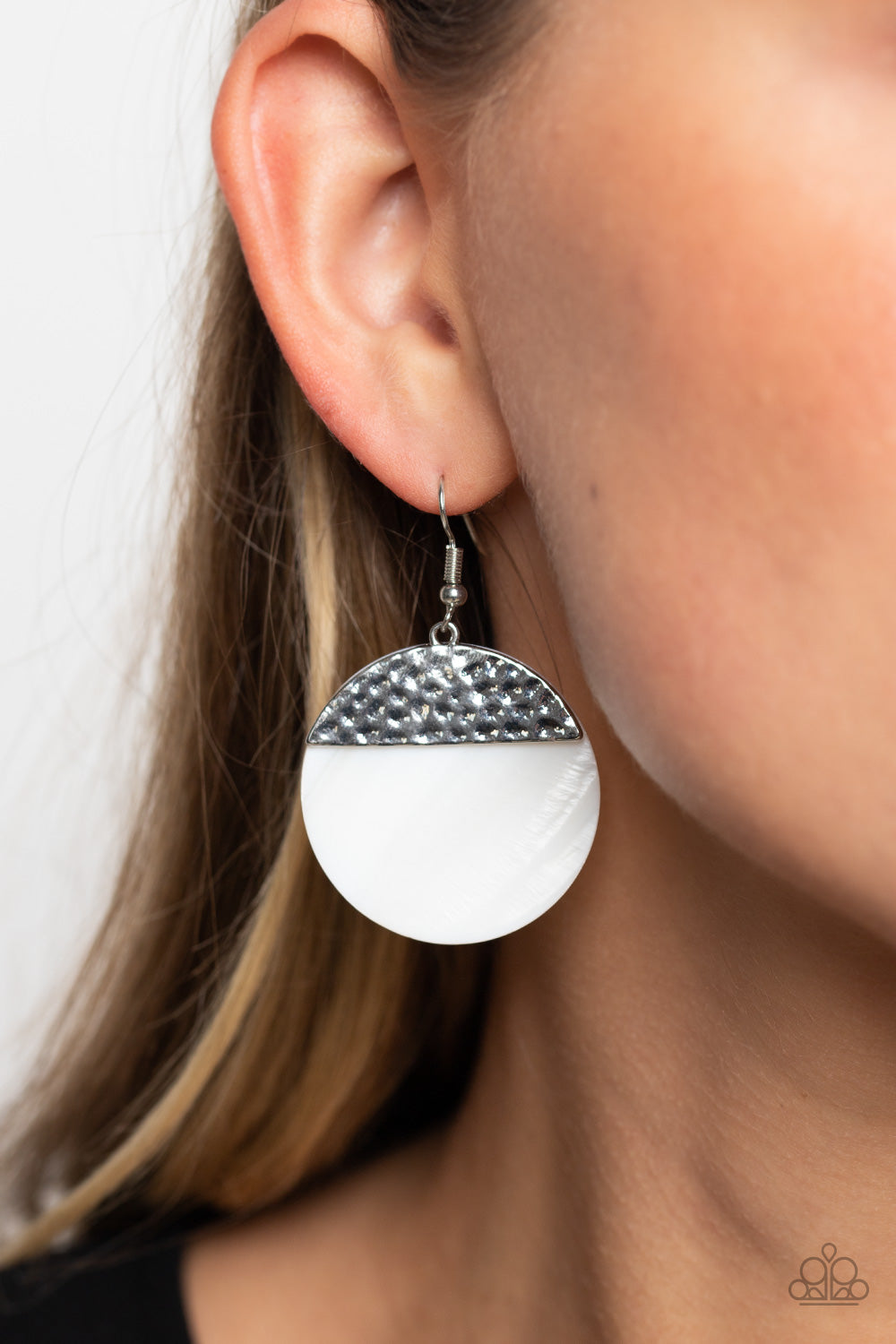 SHELL Out - white - Paparazzi earrings