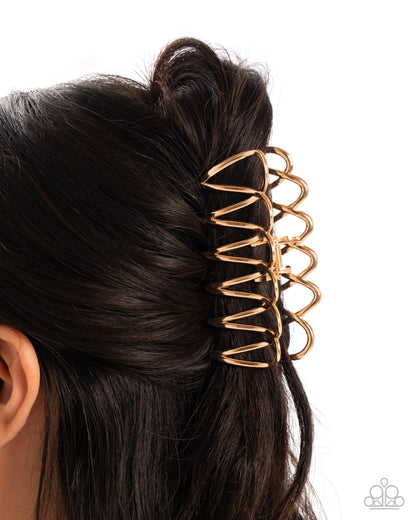 Scalloped Showstopper - gold - Paparazzi hair clip
