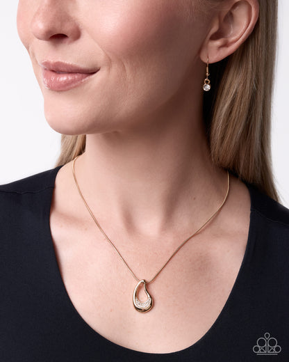 Sculptural Shimmer - gold - Paparazzi necklace