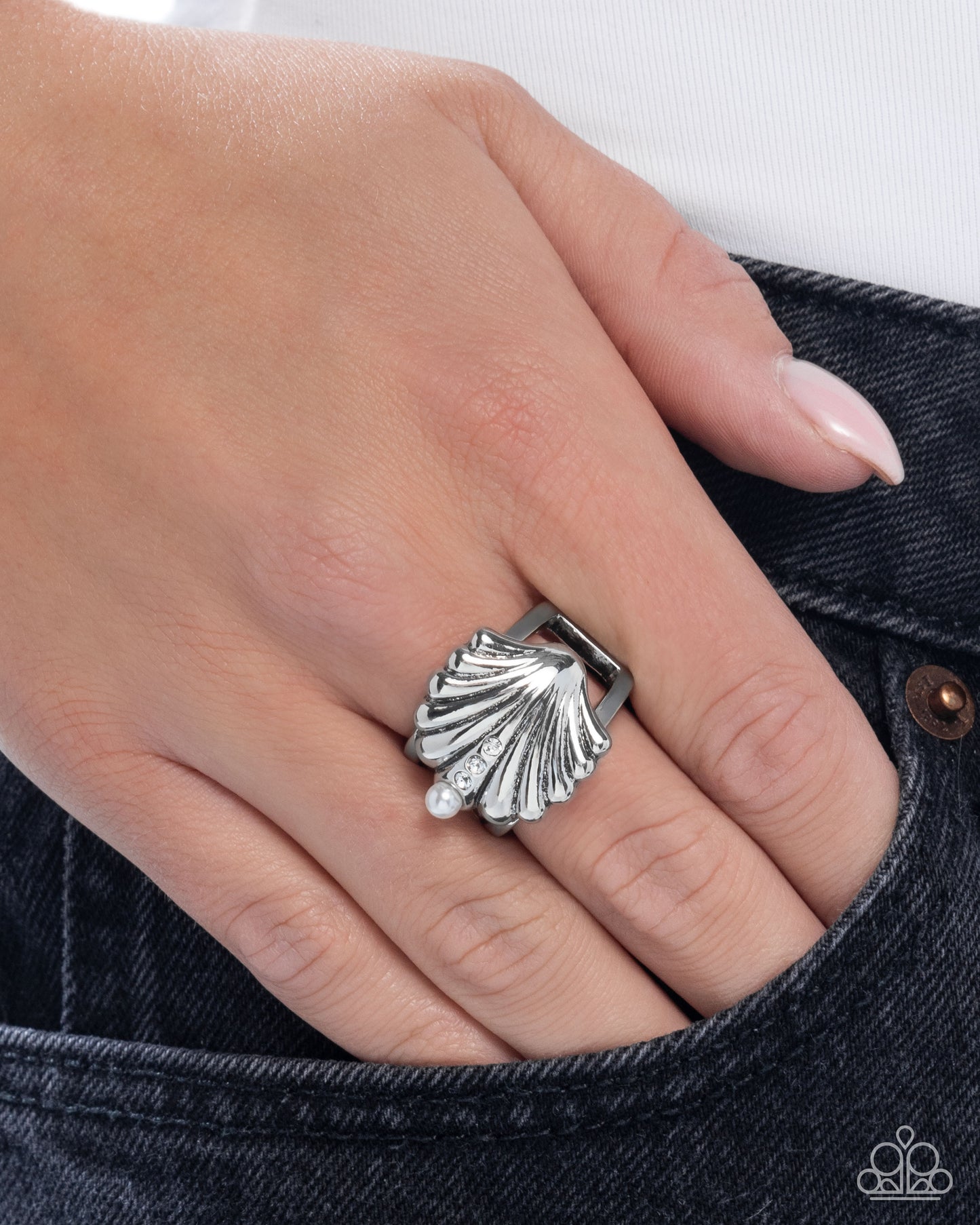 Seashell Side - white - Paparazzi ring