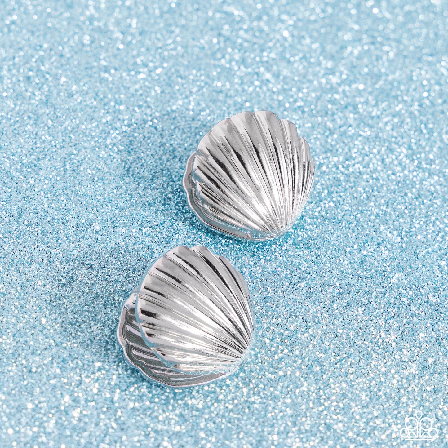 Seashell Surprise - silver - Paparazzi earrings