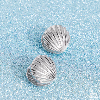 Seashell Surprise - silver - Paparazzi earrings