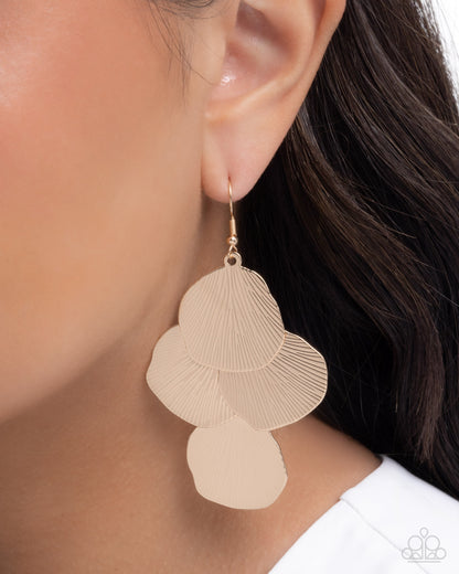 Seize the Seashells - gold - Paparazzi earrings