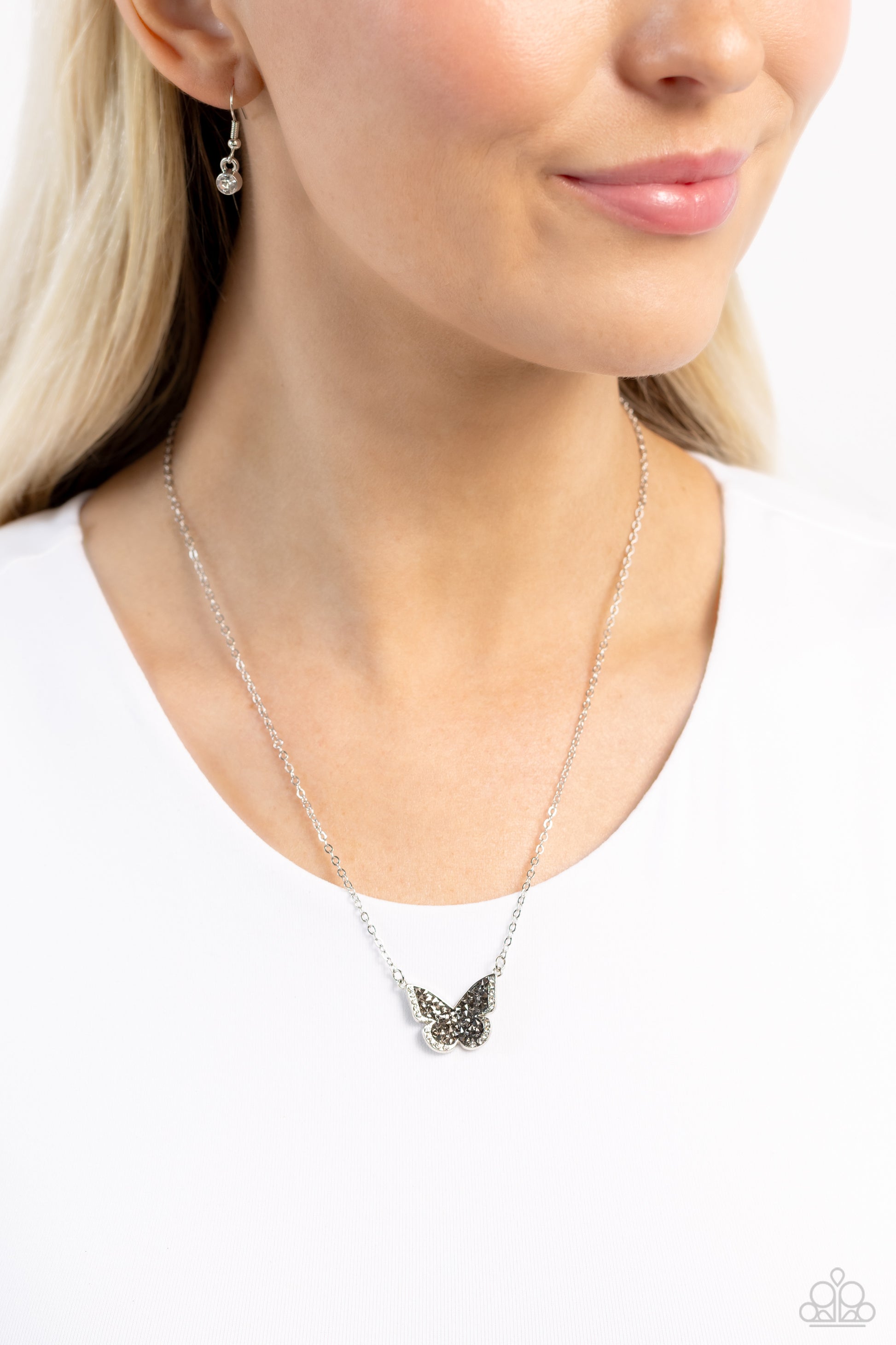 Seize the Smolder - silver - Paparazzi necklace