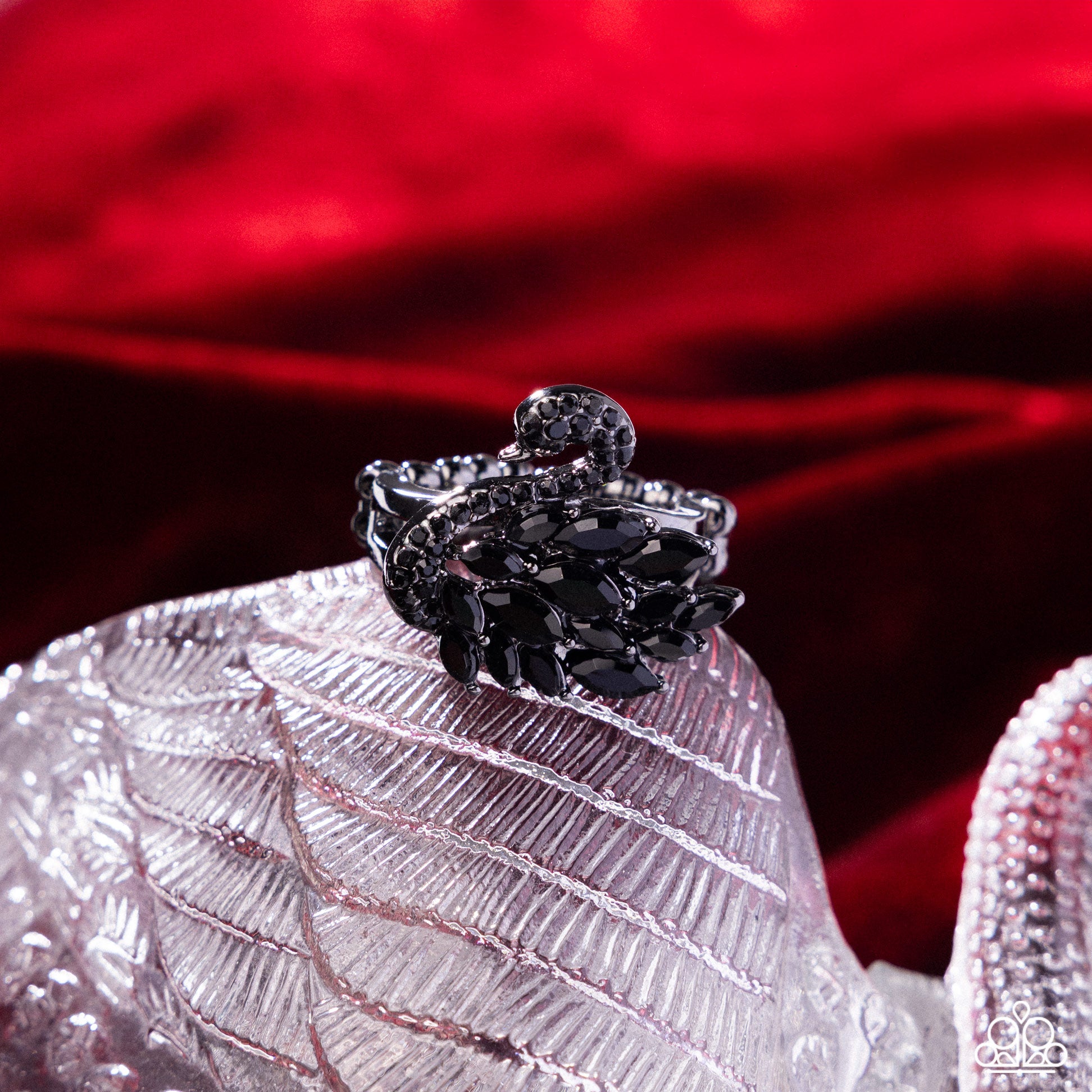 Sensational Swan - black - Paparazzi ring