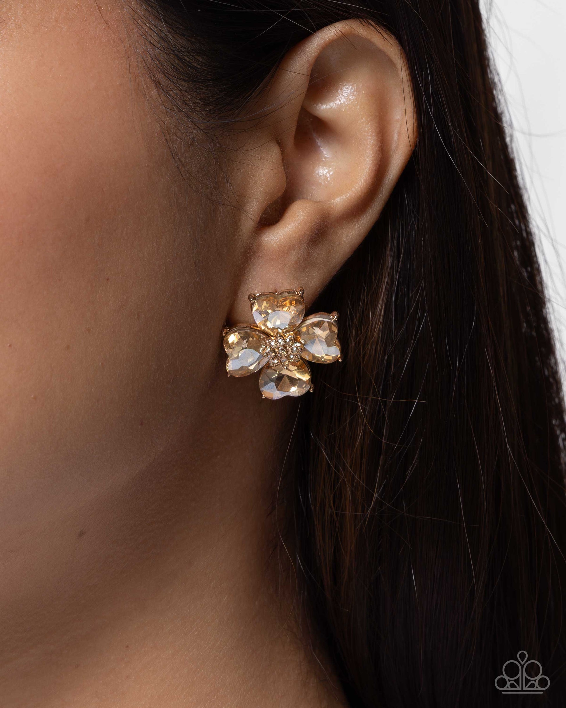 Shimmery Scale - gold - Paparazzi earrings