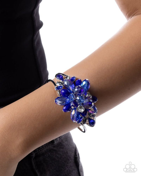 Shimmery Spectacle - blue - Paparazzi hinge bracelet
