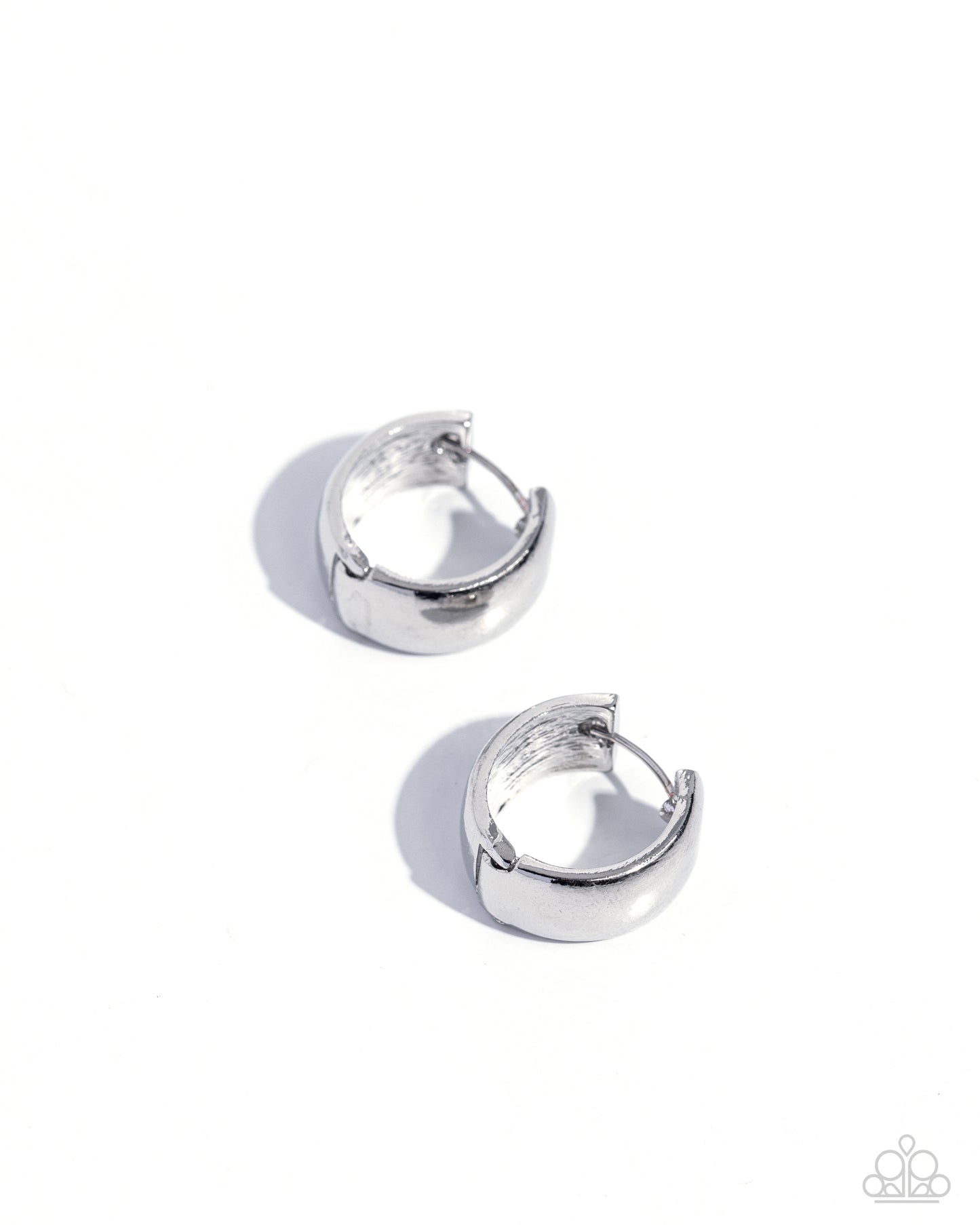 Signature Sheen - silver - Paparazzi earrings