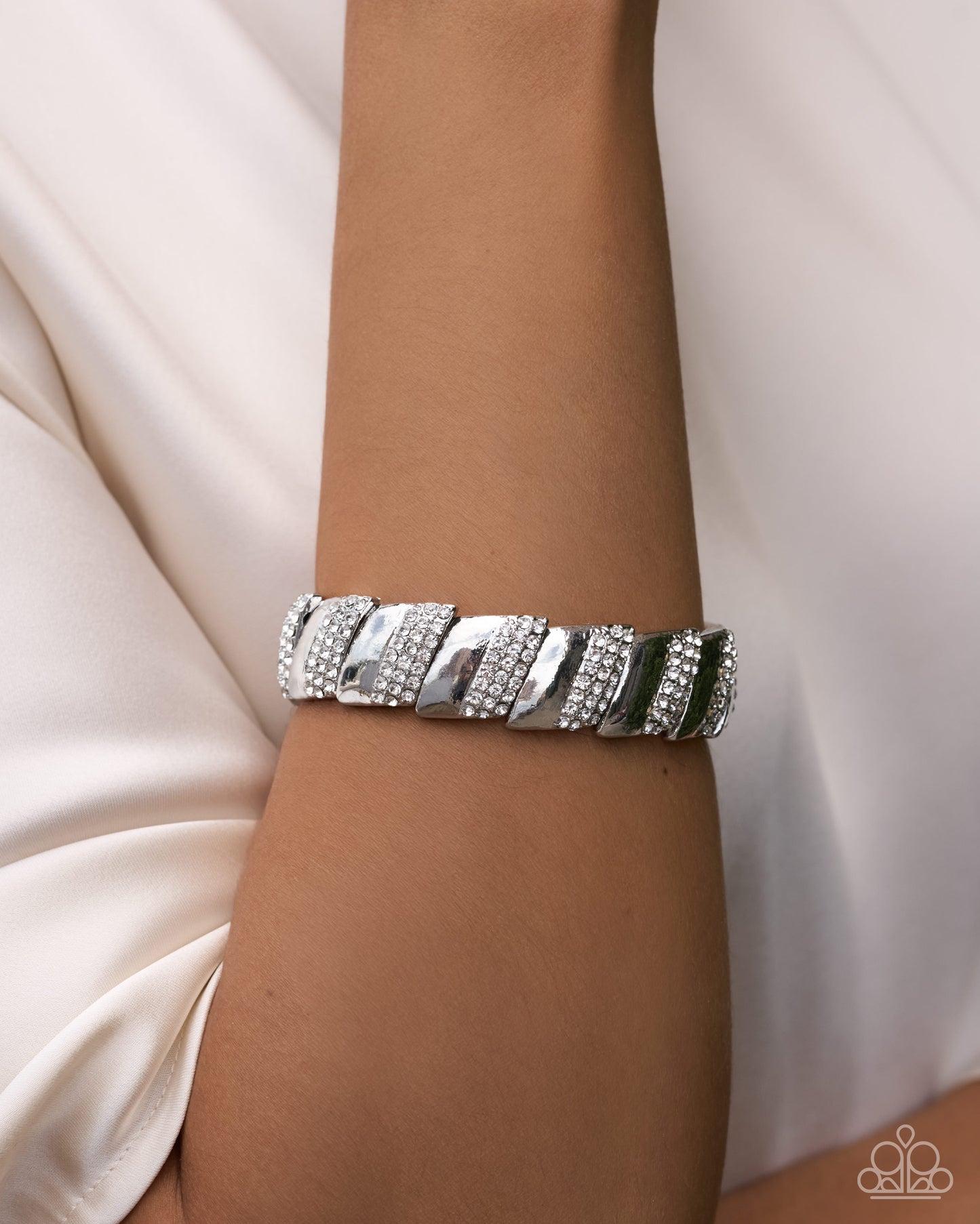 Signature Shimmer - white - Paparazzi bracelet