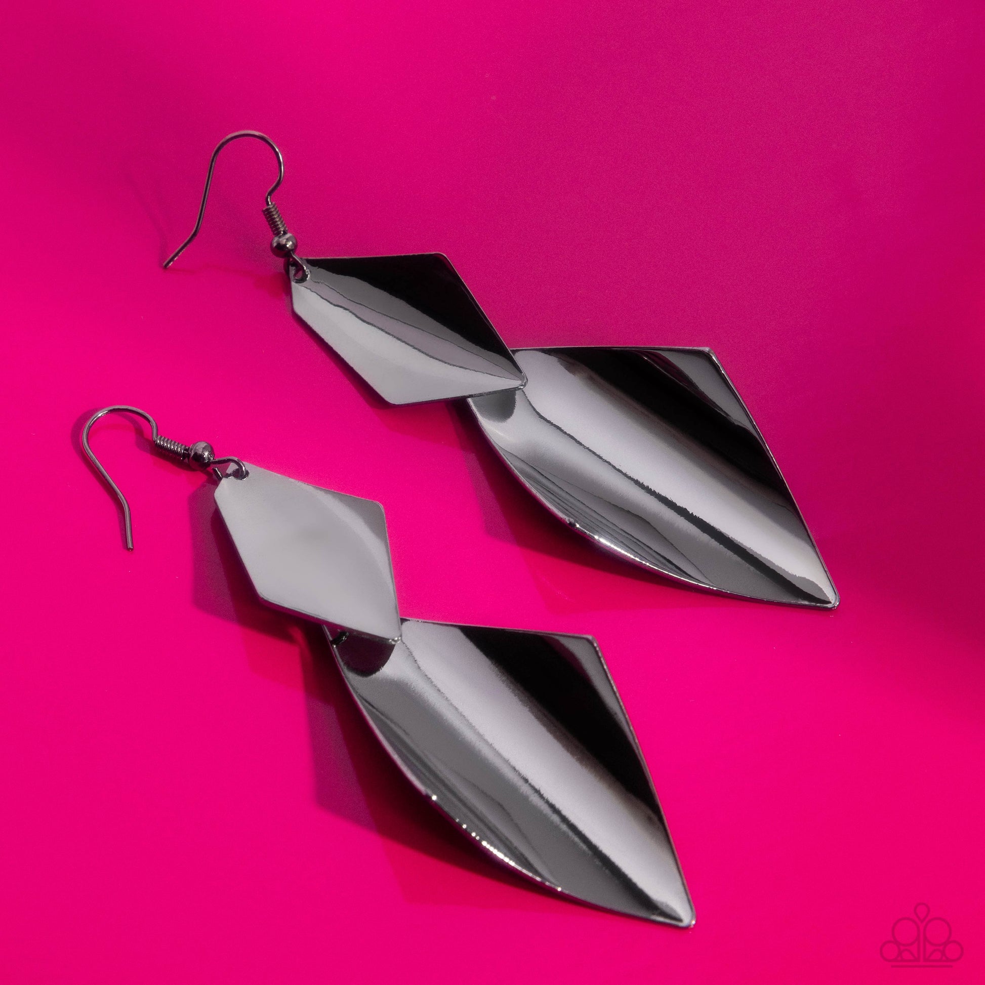 Skillfully Sheared - black - Paparazzi earrings